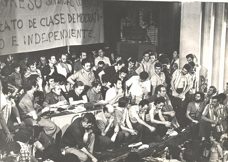 Primera Asamblea General de  Comisiones Obreras. En el centro Marcelino  Camacho y Nicolás Sartorius. Barcelona, julio 1976.